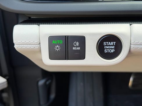 Used 2025 Porsche Panamera GTS AWD/4WD image 19