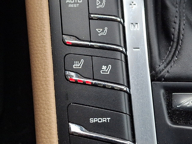 Certified 2018 Porsche Macan AWD/4WD image 26