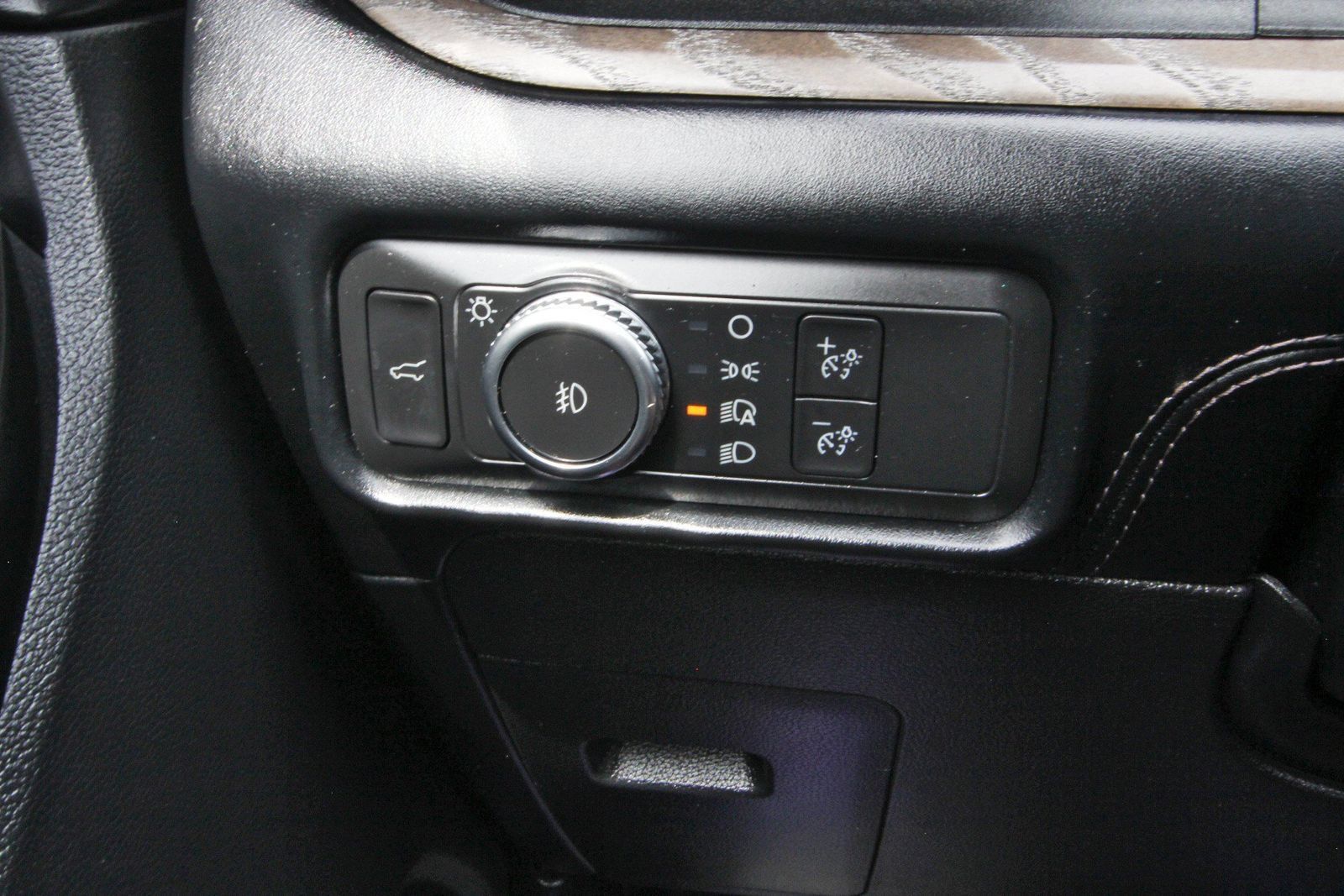 Used 2022 Ford Explorer Platinum w/ Equipment Group 601A RWD image 25