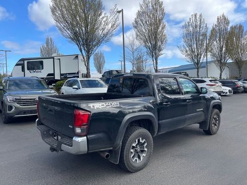 Used 2018 Toyota Tacoma TRD Off-Road AWD/4WD image 36