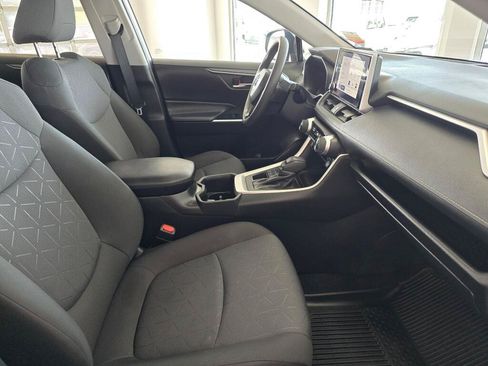 Used 2024 Toyota RAV4 XLE AWD/4WD image 43