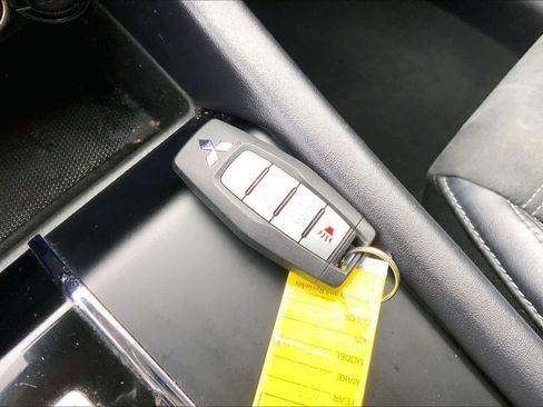 Used 2023 Mitsubishi Outlander SE image 15