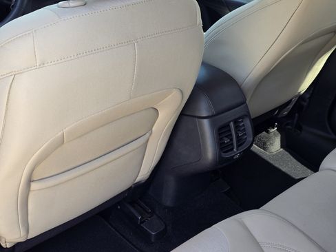 Used 2016 Jeep Cherokee Sport FWD image 26