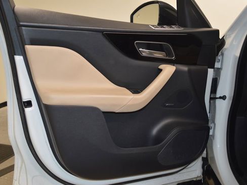 Used 2018 Jaguar F-PACE Premium image 17
