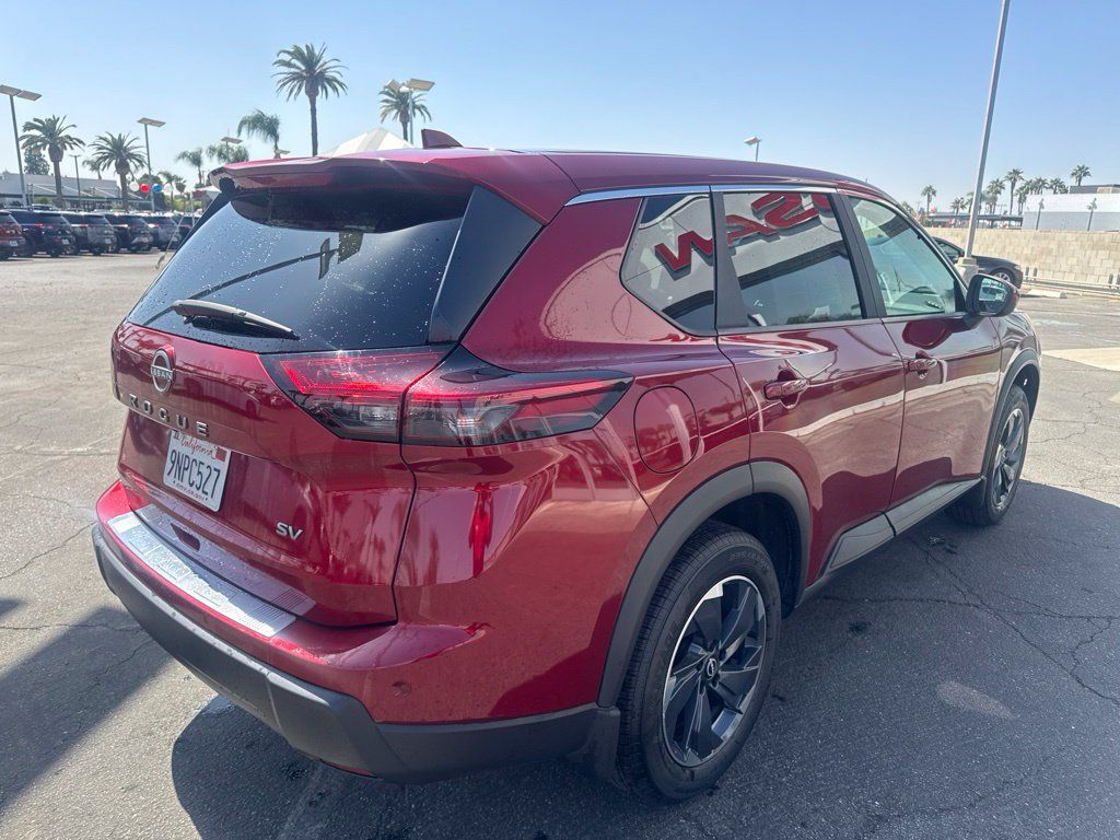 Used 2024 Nissan Rogue SV FWD image 4