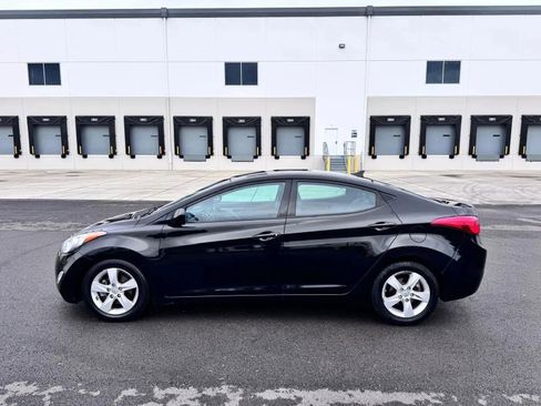Used 2013 Hyundai Elantra GLS w/ Preferred Pkg image 2
