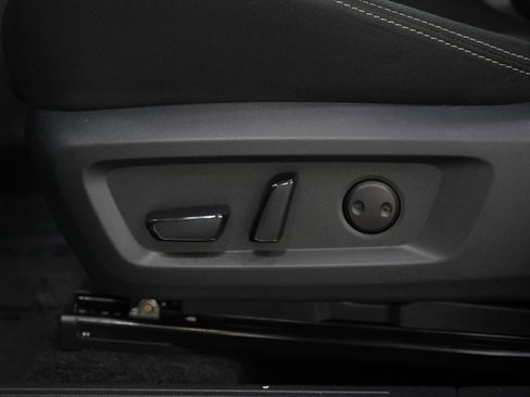 Used 2025 Nissan Rogue SV AWD/4WD image 30