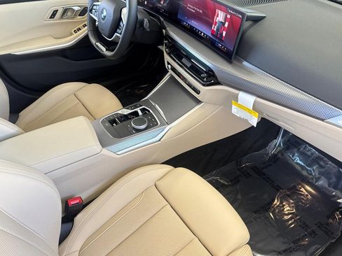 Used 2025 BMW 330i Sedan w/ Premium Package RWD image 31