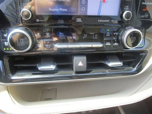 Used 2020 Toyota Highlander Limited image 31