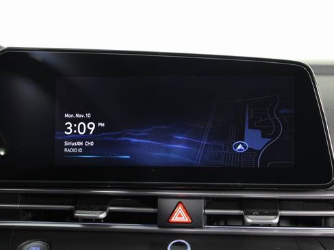 Certified 2025 Hyundai Elantra SEL image 7