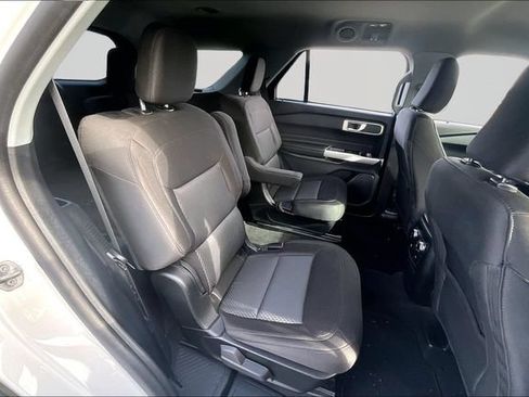 Used 2023 Ford Explorer XLT AWD/4WD image 24