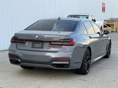 Used 2021 BMW 740i w/ M Sport Package image 4