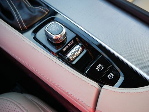 Used 2020 Volvo XC90 T6 R-Design w/ Protection Package Premier image 18