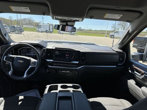 Used 2025 Chevrolet Silverado 2500 LT w/ Convenience Package AWD/4WD image 15
