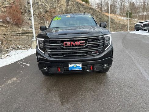 Used 2024 GMC Sierra 1500 AT4 w/ Technology Package image 8