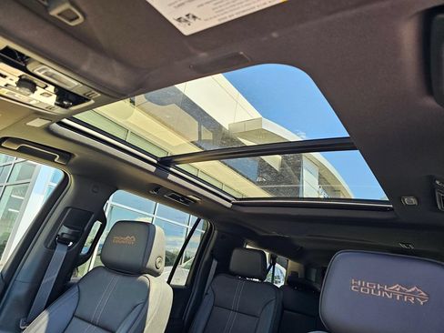 New 2026 Chevrolet Suburban High Country AWD/4WD image 24