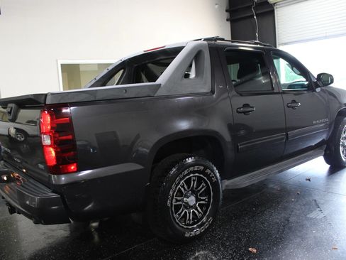 Used 2010 Chevrolet Avalanche LT w/ Luxury Package RWD image 3