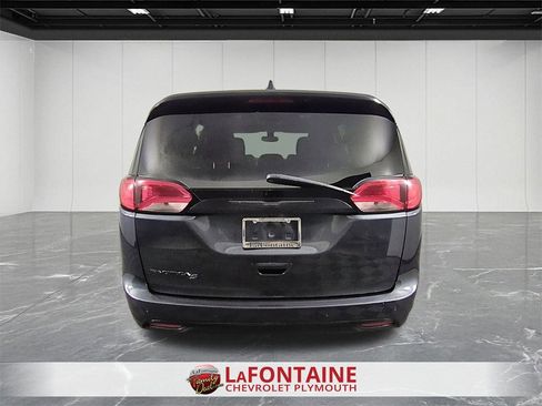 Used 2020 Chrysler Pacifica Touring w/ S Appearance Package image 7