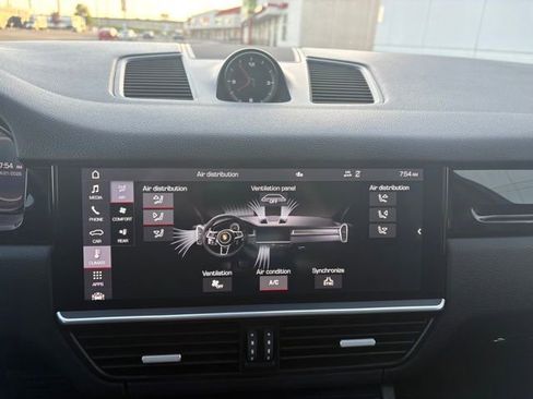Used 2020 Porsche Cayenne S AWD/4WD image 15