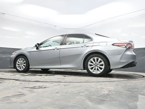 Used 2018 Toyota Camry LE image 29