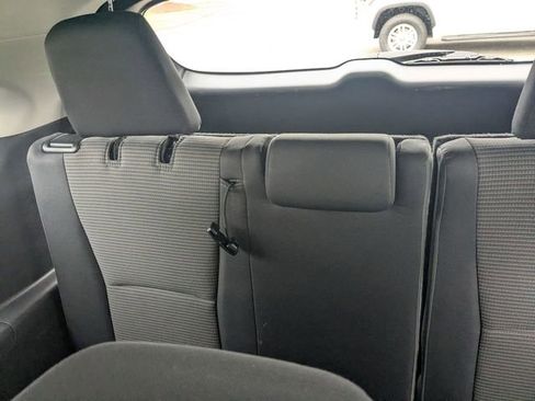 Used 2025 Toyota Highlander LE FWD image 28