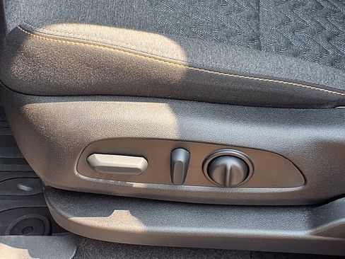 Used 2023 Chevrolet Equinox LT FWD image 4