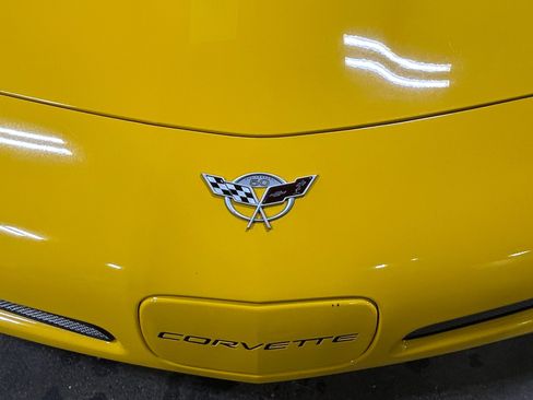 Used 2003 Chevrolet Corvette Coupe w/ Preferred Equipment Group RWD image 23
