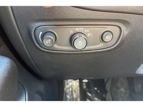 Used 2021 Chevrolet Equinox LT FWD image 39