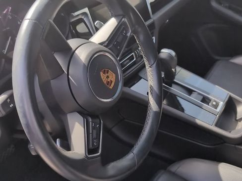 Certified 2022 Porsche Macan AWD/4WD image 4
