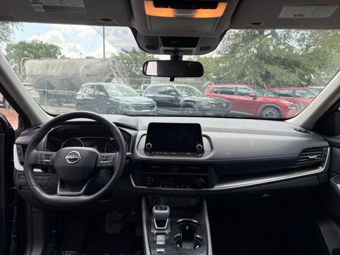 Used 2025 Nissan Rogue SV FWD image 29