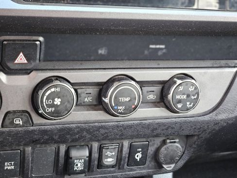 Used 2019 Toyota Tacoma TRD Off-Road image 23