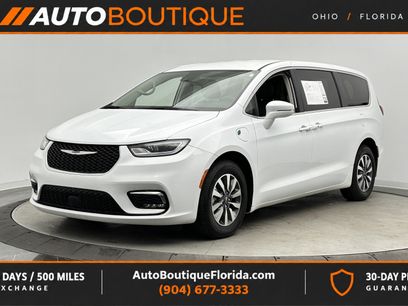 Used 2022 Chrysler Pacifica Touring-L