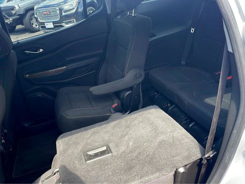 Used 2018 GMC Acadia SLE image 27