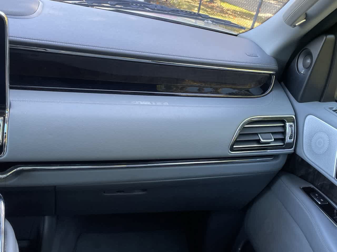 Used 2019 Lincoln Navigator Reserve AWD/4WD image 16