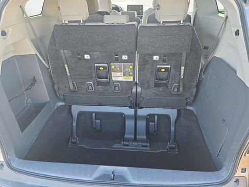Used 2024 Toyota Sienna LE FWD image 24