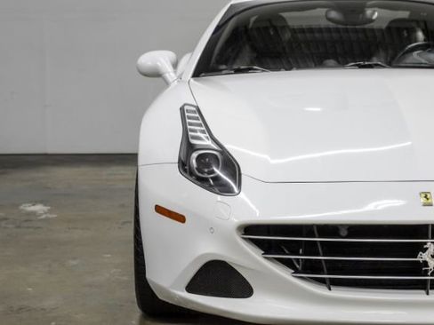 Used 2015 Ferrari California T image 49