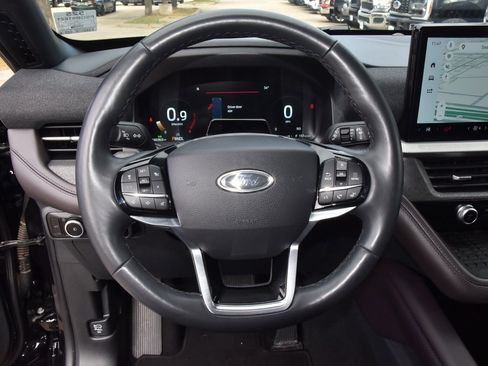 Certified 2025 Ford Explorer Platinum w/ LUX Leather Package image 23