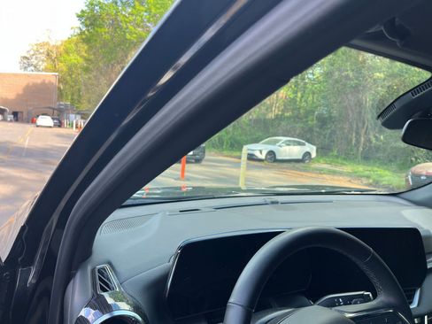 Used 2025 Chevrolet Equinox LT image 34