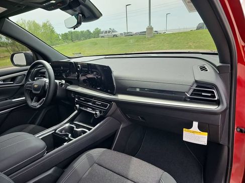 New 2026 Chevrolet Traverse LT w/ Driver Confidence Package AWD/4WD image 29
