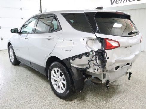 Used 2018 Chevrolet Equinox LS FWD image 3