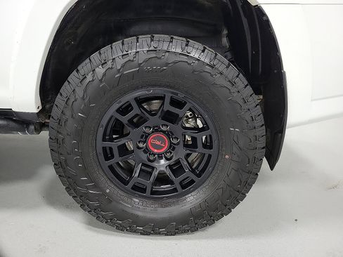 Certified 2024 Toyota 4Runner TRD Off-Road Premium w/ Moonroof Package AWD/4WD image 8