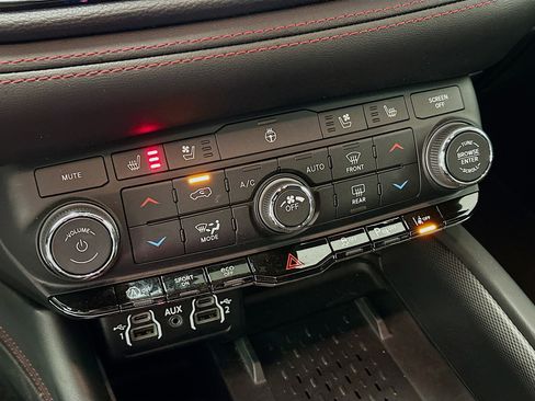 Used 2025 Dodge Durango GT image 24