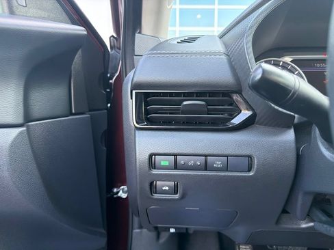Used 2024 Nissan Sentra SV FWD image 17