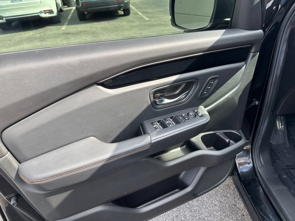 Used 2025 Honda Pilot TrailSport image 10