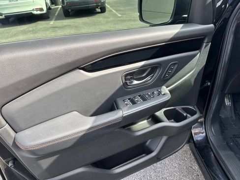 Used 2025 Honda Pilot TrailSport image 10