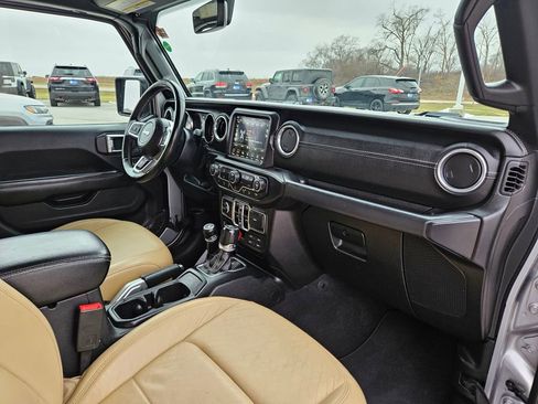 Used 2018 Jeep Wrangler Unlimited Sahara image 34
