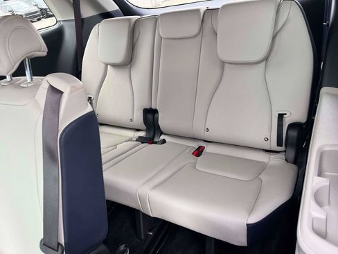 Used 2025 Kia Carnival SX FWD image 9