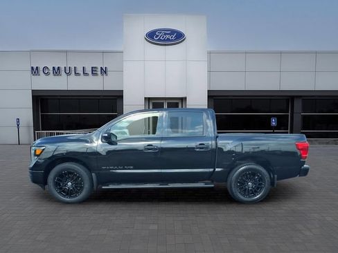 Used 2018 Nissan Titan SV w/ SV Convenience Package AWD/4WD image 8