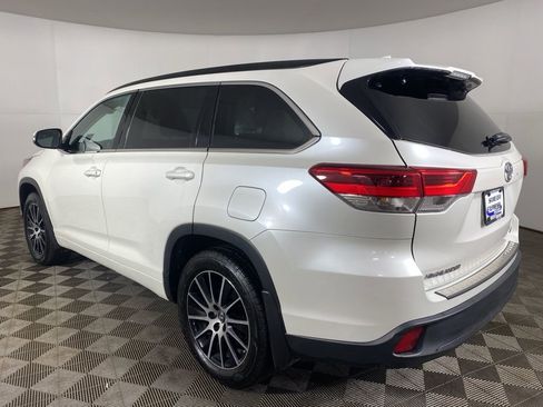 Used 2018 Toyota Highlander SE image 5