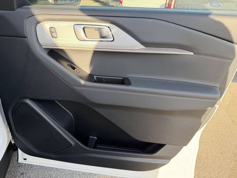 New 2026 Ford Explorer Active w/ Active Comfort Package RWD image 8